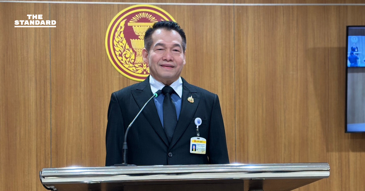 ​สว. พิบูลย์อัฑฒ์ ขอโทษสื่อสารผิดพลาด ปมบอกกู้ภัยขี่เจ็ตสกีเล่น ในพื้นที่น้ำท่วมเขต 8 ขอบคุณทุกหน่วยงานช่วยชาวหาดใหญ่ **Explanation:** The given headline already conforms to the Khaosod/Thairath spacing rule regarding adding a space before proper nouns that follow a verb. There are no instances in this specific headline where a proper noun directly follows a verb requiring a space according to this rule. For example, พิบูลย์อัฑฒ์ follows สว. (an abbreviation, not a verb), and หาดใหญ่ in ชาวหาดใหญ่ acts as a modifier within a compound noun-like phrase, not a direct object following a verb that would typically require a space in this style.