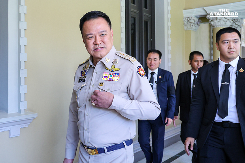 นายกฯ แจง ภาพถ่าย ‘เบน สมิธ’ รู้จักแต่ไม่สนิท เหตุเป็นเพื่อนของเพื่อนของเพื่อน เผย การไม่เซ็นให้สัญชาติไทย เป็นหนึ่งในสาเหตุที่ทำให้ถูกให้พ้นเก้าอี้ มท.1 สมัย รัฐบาล เพื่อไทย 4