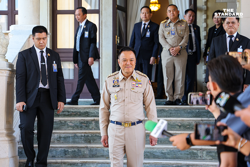 นายกฯ แจง ภาพถ่าย ‘เบน สมิธ’ รู้จักแต่ไม่สนิท เหตุเป็นเพื่อนของเพื่อนของเพื่อน เผย การไม่เซ็นให้สัญชาติไทย เป็นหนึ่งในสาเหตุที่ทำให้ถูกให้พ้นเก้าอี้ มท.1 สมัย รัฐบาล เพื่อไทย 5