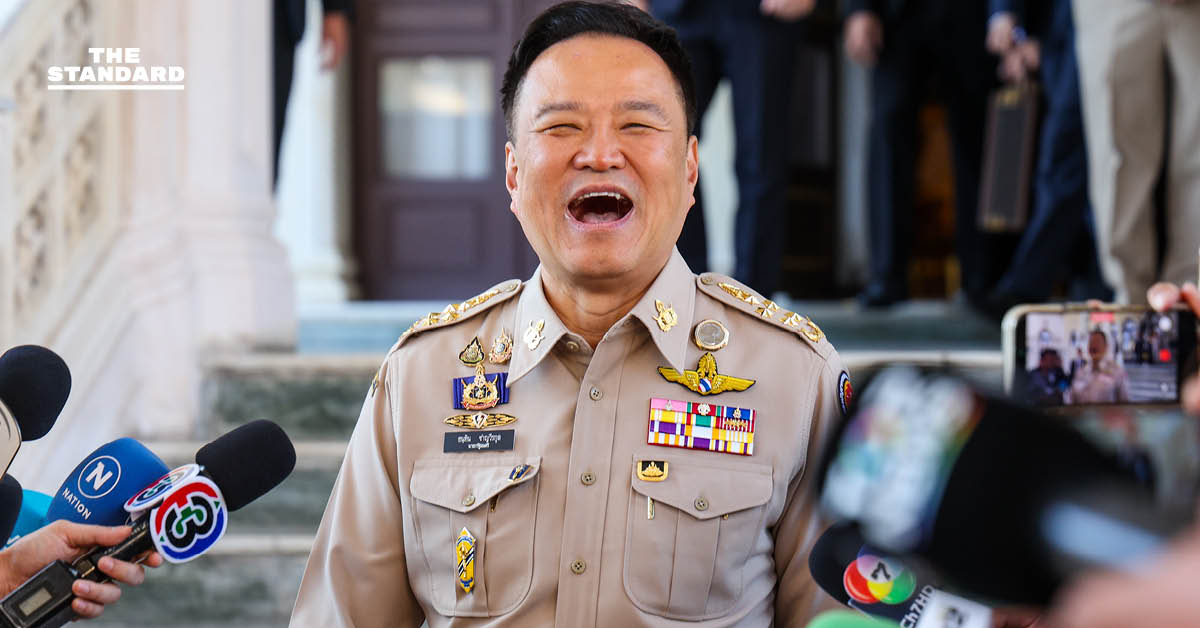 นายกฯ แจง ภาพถ่าย ‘เบน สมิธ’ รู้จักแต่ไม่สนิท เหตุเป็นเพื่อนของเพื่อนของเพื่อน เผย การไม่เซ็นให้สัญชาติไทย เป็นหนึ่งในสาเหตุที่ทำให้ถูกให้พ้นเก้าอี้ มท.1 สมัย รัฐบาล เพื่อไทย