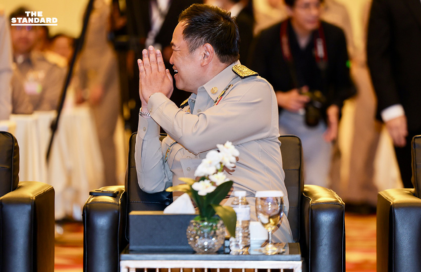 นายกฯ มอบนโยบายทำงบ 70 วอนรัฐ-เอกชน ใช้งบจัดสัมมนา-ประชุม ที่จังหวัดน้ำท่วม ช่วยกระตุ้นเศรษฐกิจ บอกอยากใช้นาม ‘หลีกภัย’ เพราะเจอภัย 4 ด้าน 2