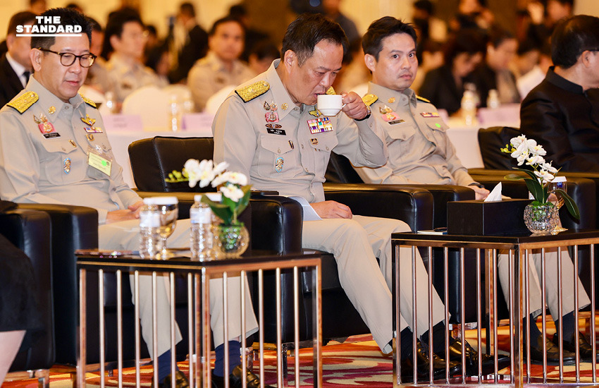 นายกฯ มอบนโยบายทำงบ 70 วอนรัฐ-เอกชน ใช้งบจัดสัมมนา-ประชุม ที่จังหวัดน้ำท่วม ช่วยกระตุ้นเศรษฐกิจ บอกอยากใช้นาม ‘หลีกภัย’ เพราะเจอภัย 4 ด้าน 5