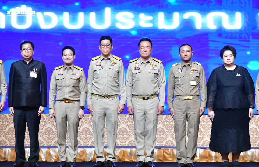 นายกฯ มอบนโยบายทำงบ 70 วอนรัฐ-เอกชน ใช้งบจัดสัมมนา-ประชุม ที่จังหวัดน้ำท่วม ช่วยกระตุ้นเศรษฐกิจ บอกอยากใช้นาม ‘หลีกภัย’ เพราะเจอภัย 4 ด้าน 8