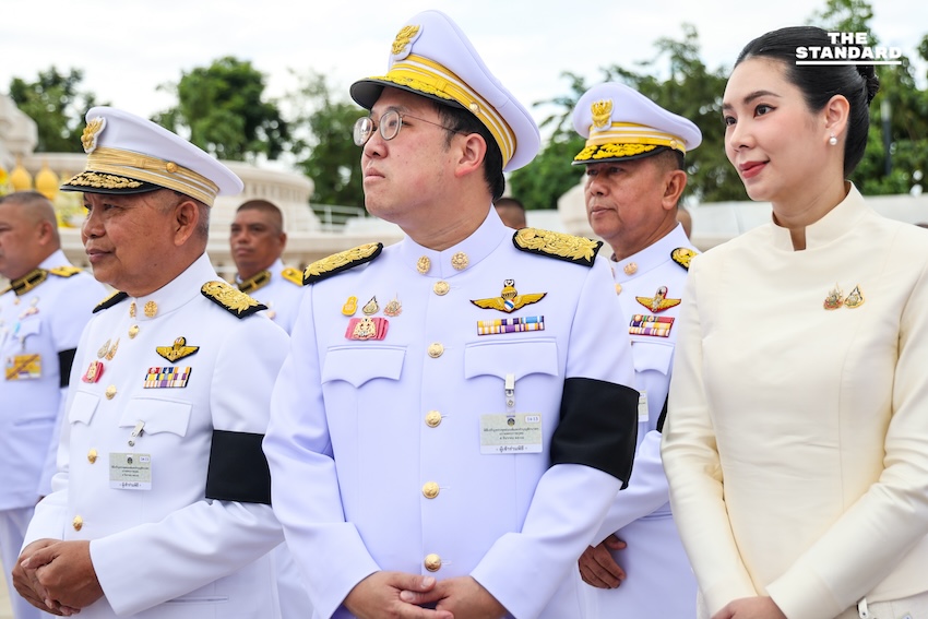 นายกฯ-ครม. วางพานพุ่มถวายสักการะ ในหลวง ร. 9 เนื่องใน วันพ่อแห่งชาติ 10