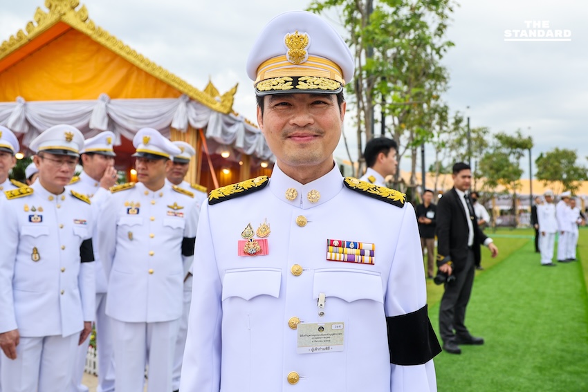 นายกฯ-ครม. วางพานพุ่มถวายสักการะ ในหลวง ร. 9 เนื่องใน วันพ่อแห่งชาติ 11