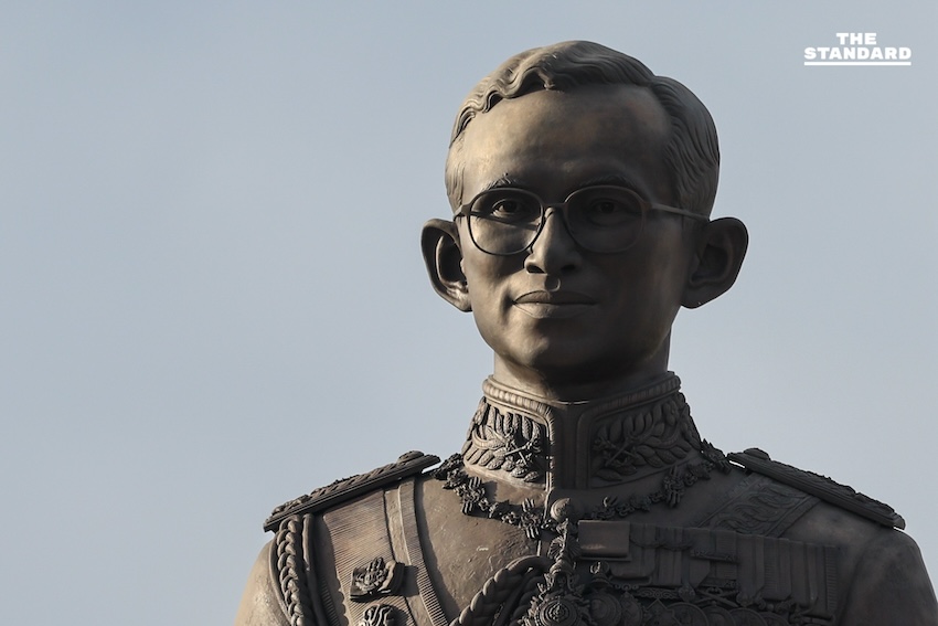 นายกฯ-ครม. วางพานพุ่มถวายสักการะ ในหลวง ร. 9 เนื่องใน วันพ่อแห่งชาติ 3