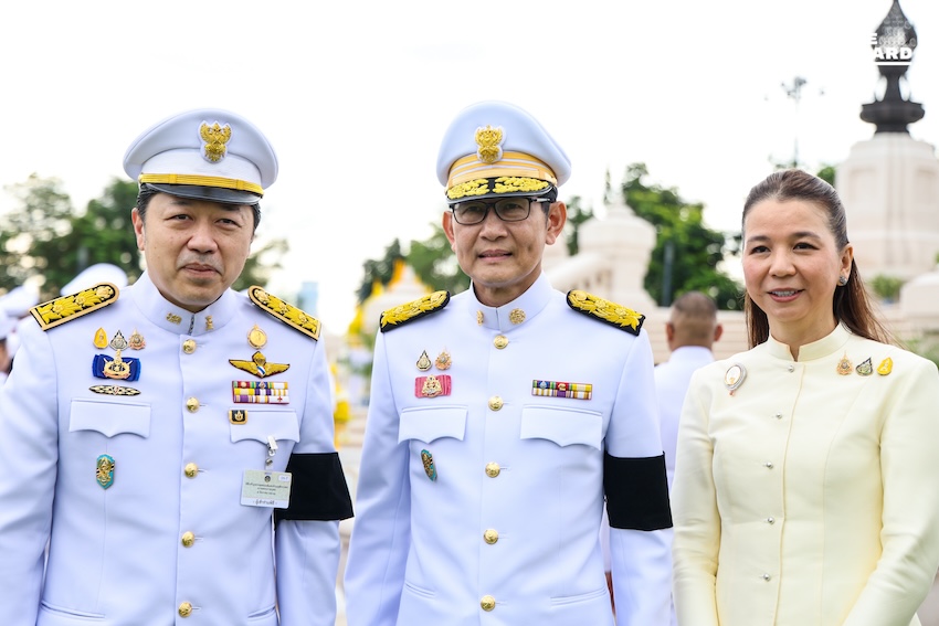 นายกฯ-ครม. วางพานพุ่มถวายสักการะ ในหลวง ร. 9 เนื่องใน วันพ่อแห่งชาติ 6