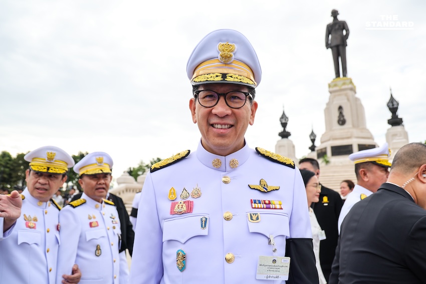 นายกฯ-ครม. วางพานพุ่มถวายสักการะ ในหลวง ร. 9 เนื่องใน วันพ่อแห่งชาติ 7