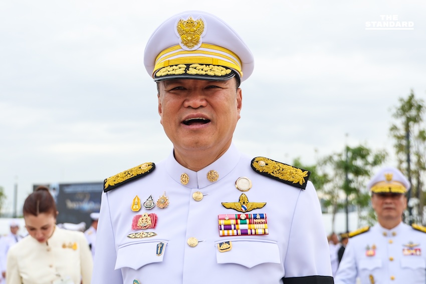 นายกฯ-ครม. วางพานพุ่มถวายสักการะ ในหลวง ร. 9 เนื่องใน วันพ่อแห่งชาติ 8