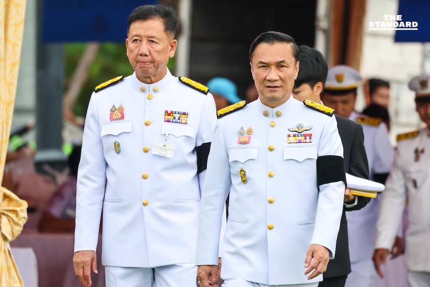 นายกฯ-ครม. วางพานพุ่มถวายสักการะ ในหลวง ร. 9 เนื่องใน วันพ่อแห่งชาติ 9