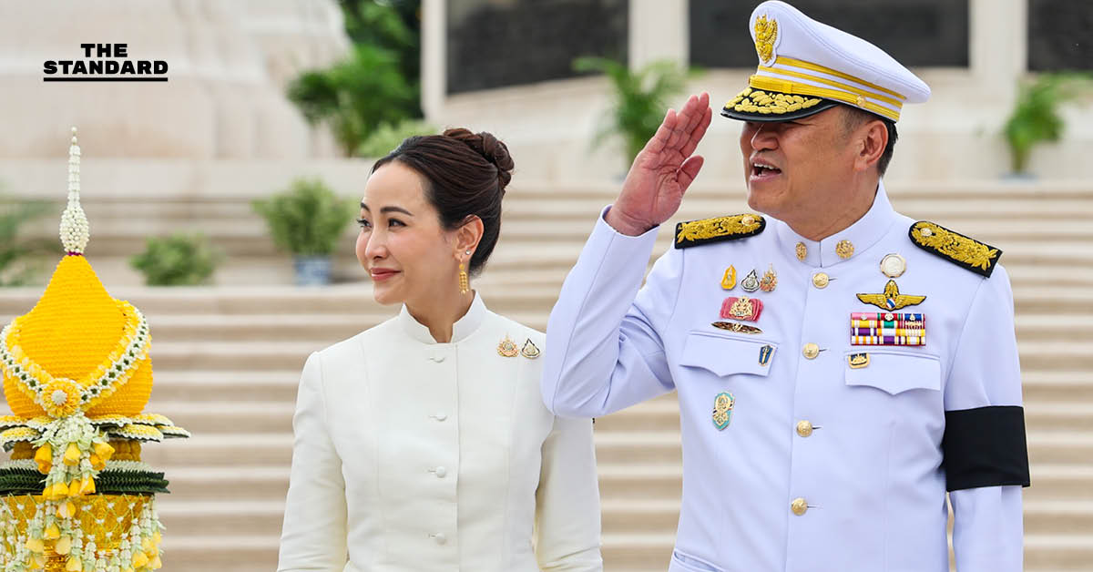 นายกฯ-ครม. วางพานพุ่มถวายสักการะ ในหลวง ร. 9 เนื่องใน วันพ่อแห่งชาติ