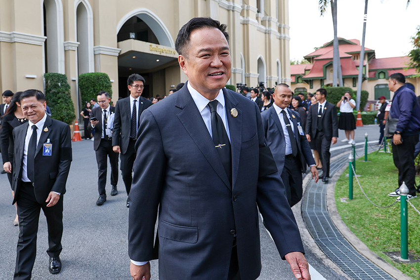 นายกฯ เผย ครม. ส่งคำถามประชามติให้ กกต. พร้อมยกเลิกประชามติ MOU 43-44 หลังกฤษฎีกาท้วงทำไม่ได้ ส่วนคนละครึ่งเฟส 2 ต้องรอรัฐบาลหน้า เหตุยุบสภาแล้วใช้งบกลางไม่ได้ 2