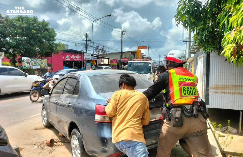 ตำรวจระดมเคลียร์รถในพื้นที่ หาดใหญ่ เปิดเส้นทางจราจร 100% 2