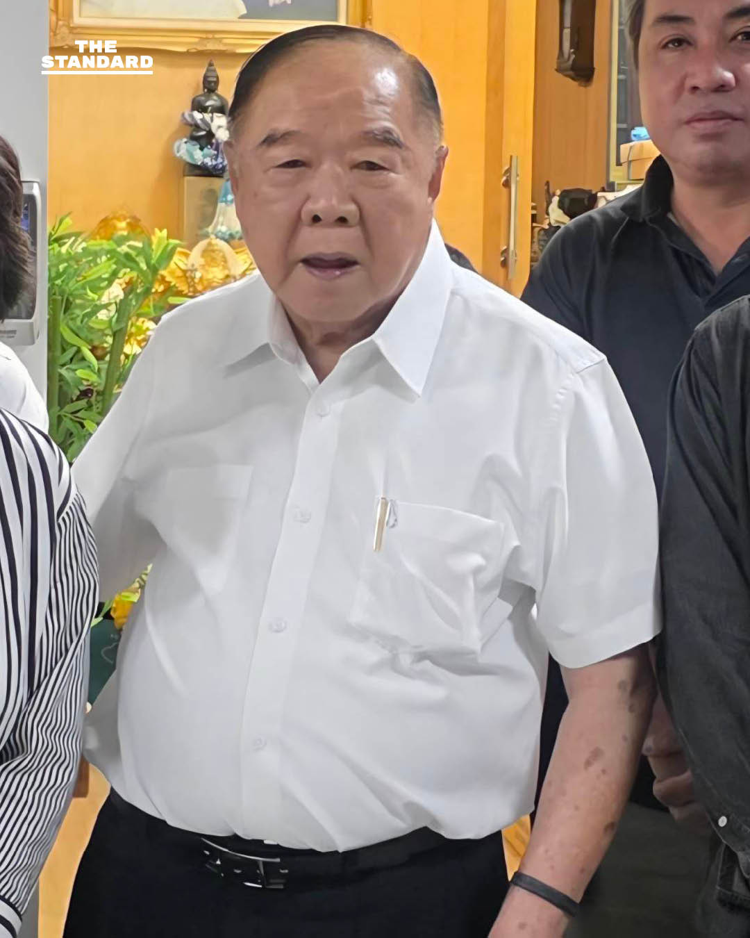 พล.อ.ประวิตร เปิดบ้านป่ารอยต่อฯ รับพรปีใหม่ ระบุ อายุ 80 พอแล้ว ส่อวางมือการเมือง ท่ามกลางอดีตบิ๊กทหารตบเท้าให้กำลังใจ 1