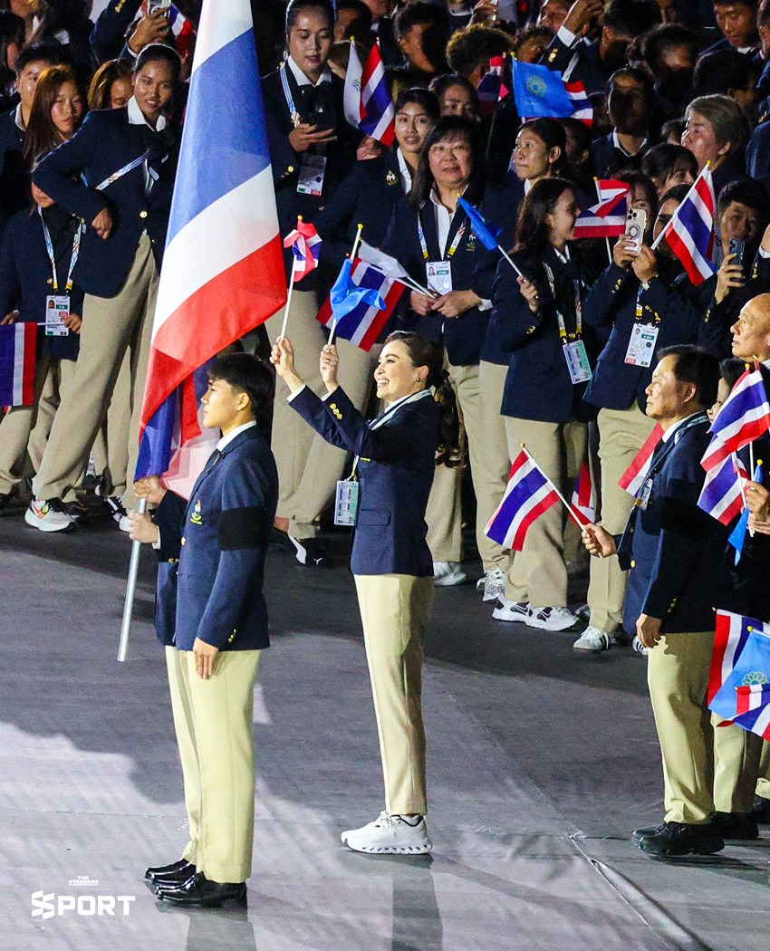 สมเด็จพระราชินีทรงร่วมเดินนำขบวนทัพนักกีฬาไทย ในพิธีเปิดซีเกมส์ 2025 3
