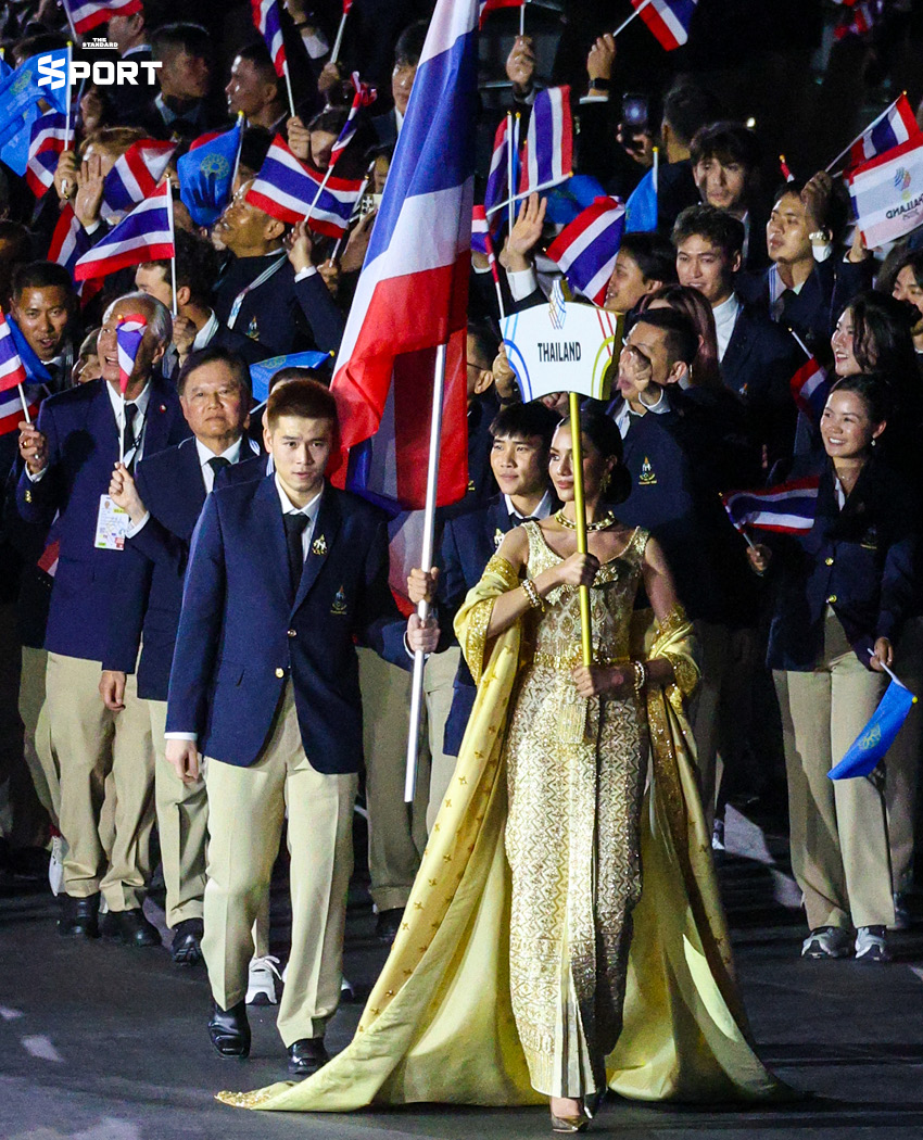 สมเด็จพระราชินีทรงร่วมเดินนำขบวนทัพนักกีฬาไทย ในพิธีเปิดซีเกมส์ 2025 4