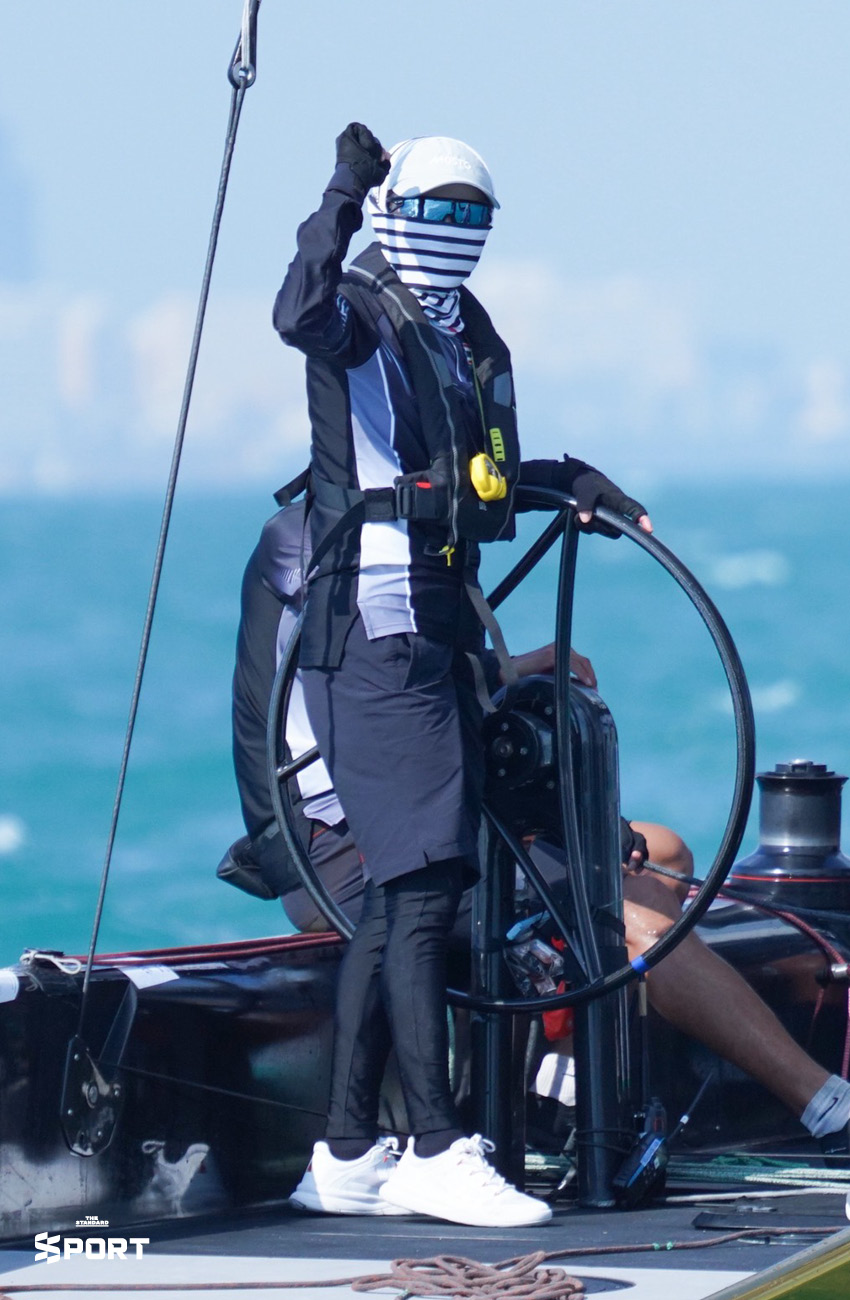 สมเด็จพระนางเจ้าฯ พระบรมราชินี นำทีมเรือใบไทย Keelboat SSL47 คว้าเหรียญทองซีเกมส์ 33 3