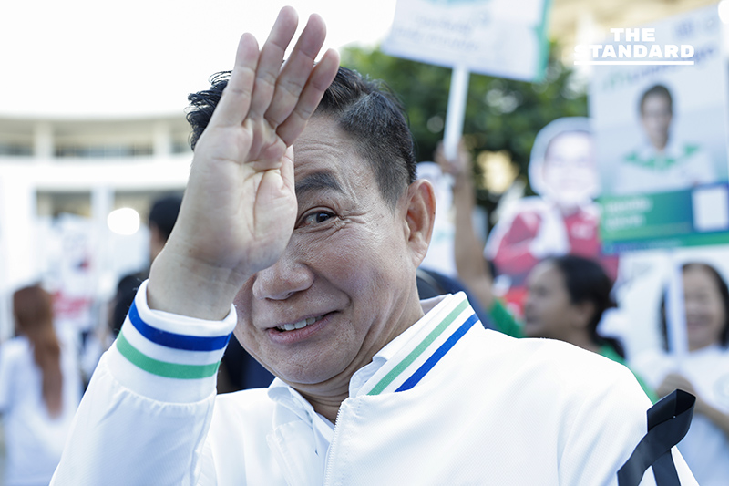 ‘น.อ.อนุดิษฐ์’ นำทัพกล้าธรรม ขึ้นรถสไลด์ลุยสมัคร สส. กทม. ครบ 33 เขต ประกาศสู้ศึกอย่างยุติธรรม ตั้งเป้ากวาด 100 ที่นั่ง 3