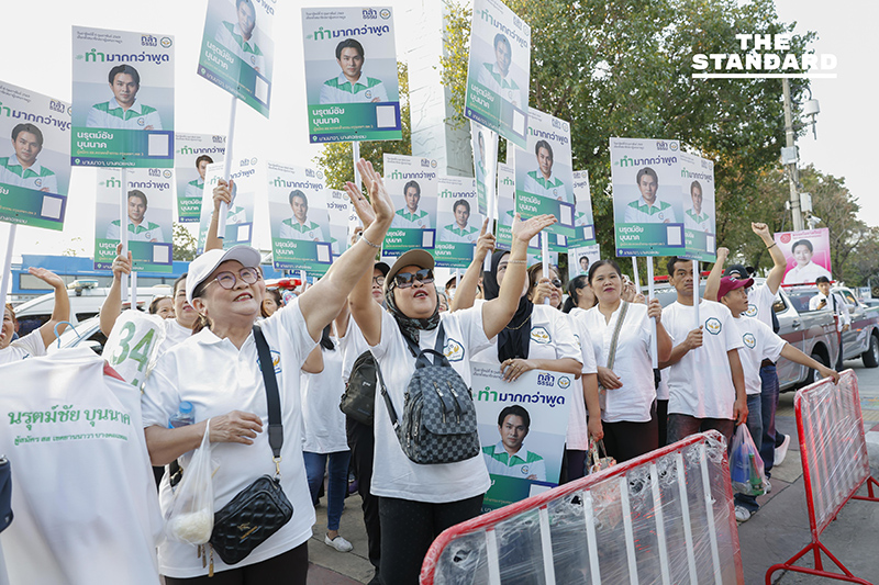 ‘น.อ.อนุดิษฐ์’ นำทัพกล้าธรรม ขึ้นรถสไลด์ลุยสมัคร สส. กทม. ครบ 33 เขต ประกาศสู้ศึกอย่างยุติธรรม ตั้งเป้ากวาด 100 ที่นั่ง 5