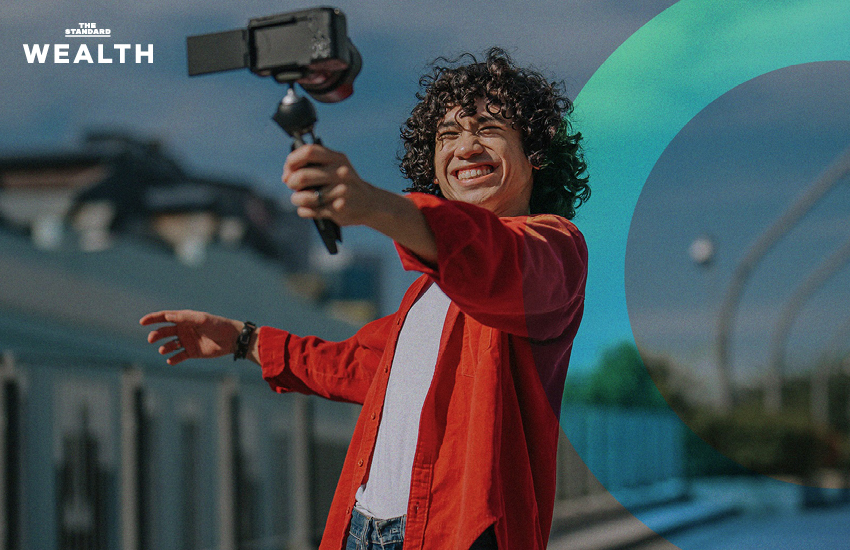 ถึงเวลาไทยคุม ‘อินฟลูเอนเซอร์’ แล้วหรือยัง? ก.ล.ต. จ่อเข้มแนะนำการลงทุน เตรียมออกกฎให้ ‘ผู้จ้าง’ ต้องรับผิดชอบ หากโฆษณาผิดกฎ 2