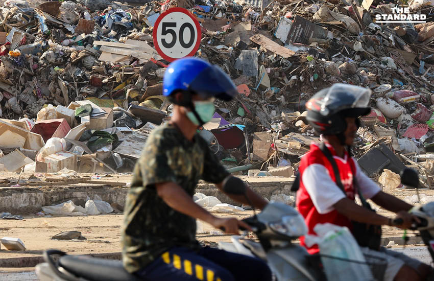 วิกฤตซากขยะหลังน้ำลด สงขลาเร่งเก็บกู้ครั้งใหญ่ 10 อำเภอ จัดการขยะ 2.5 หมื่นตัน 4