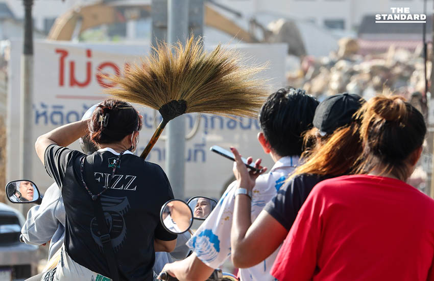 วิกฤตซากขยะหลังน้ำลด สงขลาเร่งเก็บกู้ครั้งใหญ่ 10 อำเภอ จัดการขยะ 2.5 หมื่นตัน 8