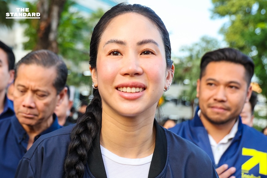 สุชัชวีร์ นำทัพไทยก้าวใหม่ ลุยศึกเลือกตั้ง ยื่นปาร์ตี้ลิสต์ 60 รายชื่อรวมขุนพลผู้เชี่ยวชาญ ลุ้นจับได้เบอร์ 1 หรือ 9 สื่อความหมายก้าวหน้า 2