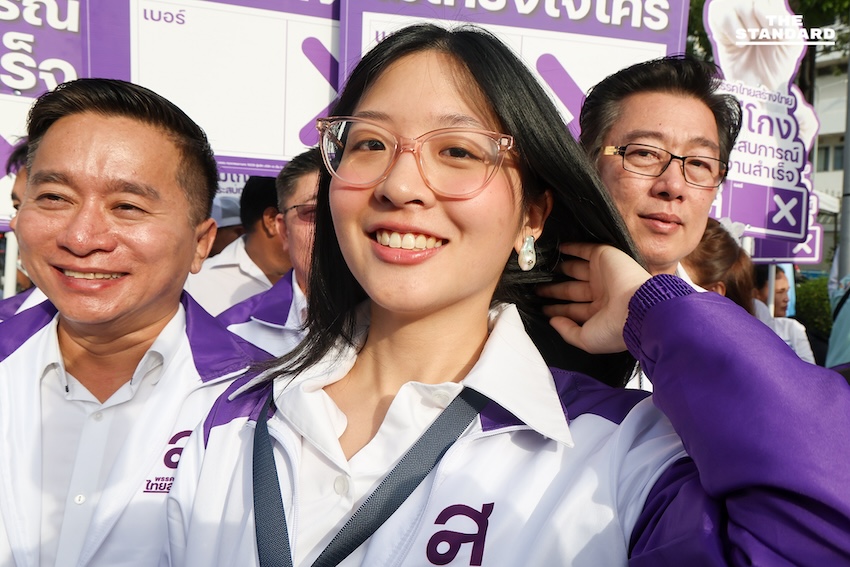 ไทยสร้างไทย ยกทัพผู้สมัคร สส. บัญชีรายชื่อ ยื่นใบสมัคร ‘จินนี่ - ยศสุดา’ ไม่หวั่นเรื่องหมายเลข มั่นใจนโยบายดูแลตั้งแต่เกิดจนแก่ ตอบโจทย์ประชาชน 3