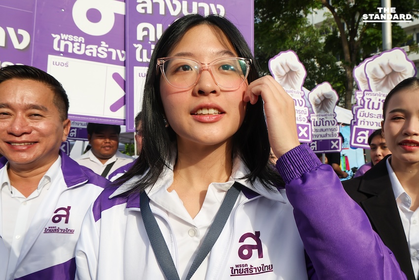 ไทยสร้างไทย ยกทัพผู้สมัคร สส. บัญชีรายชื่อ ยื่นใบสมัคร ‘จินนี่ - ยศสุดา’ ไม่หวั่นเรื่องหมายเลข มั่นใจนโยบายดูแลตั้งแต่เกิดจนแก่ ตอบโจทย์ประชาชน 5