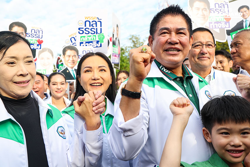 ธรรมนัสทำทีมกล้าธรรม สมัคร สส.ปาร์ตี้ลิสต์ ยื่นชื่อแคนดิเดตนายกฯ บอกไม่ได้หวังว่าต้องได้เบอร์อะไร 5