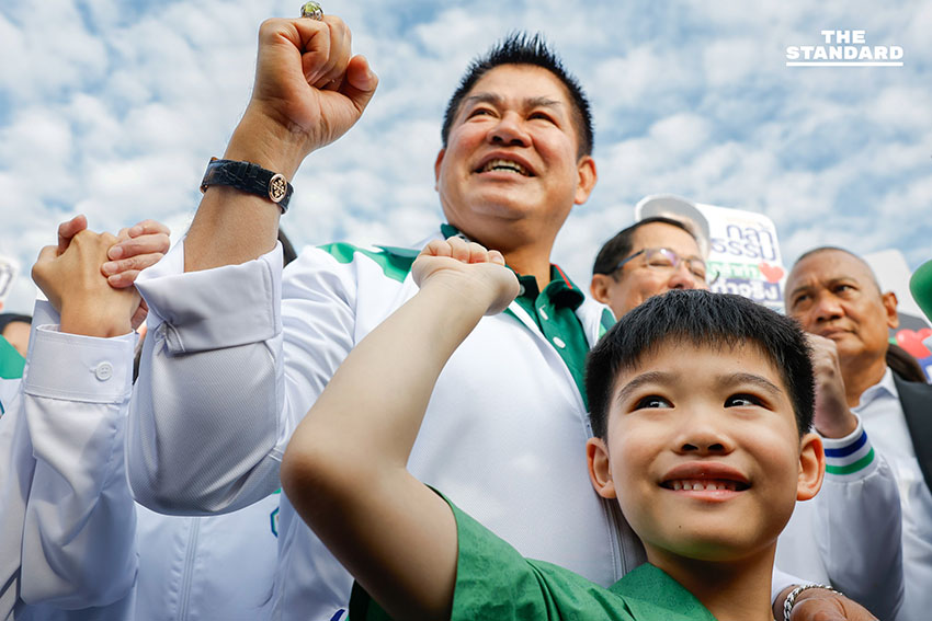 ธรรมนัสทำทีมกล้าธรรม สมัคร สส.ปาร์ตี้ลิสต์ ยื่นชื่อแคนดิเดตนายกฯ บอกไม่ได้หวังว่าต้องได้เบอร์อะไร 6