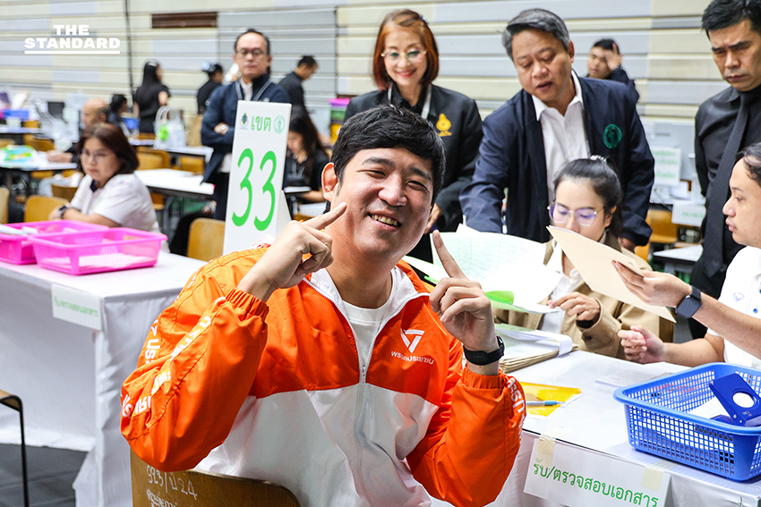 เท่าพิภพ ลงสมัคร สส.กทม.เขต 33 แทนผู้สมัครสีเทา พรรณิการ์ยอมรับกระทบพรรค ย้ำไม่หักล้าง ‘มีส้มไม่มีเทา’ บททดสอบระบบตรวจสอบ 1