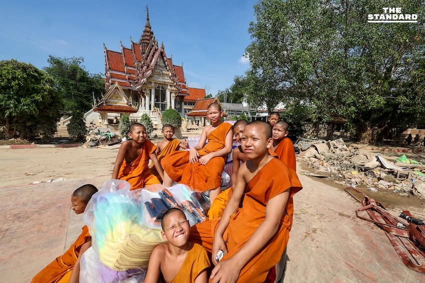 วัด หาดใหญ่ใน ในวันที่คราบน้ำยังไม่จาง.. จากศูนย์รวมใจ สู่ ศูนย์พักพิง ที่ต้องการการเยียวยา 2