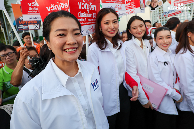 ยศชนัน นำทัพเพื่อไทยนั่งรถเมล์ EV ลุยสมัคร สส. กทม. 33 เขต ชูนโยบายเร่งด่วน ‘ลดรายจ่าย-ตั๋วร่วม 20 บาทตลอดสาย’ มั่นใจกวาดใจคนกรุงฯ 4