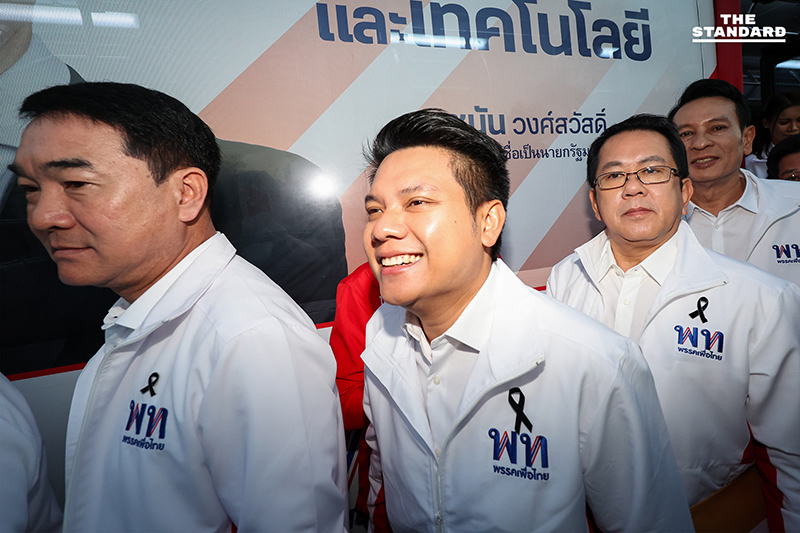 ยศชนัน นำทัพเพื่อไทยนั่งรถเมล์ EV ลุยสมัคร สส. กทม. 33 เขต ชูนโยบายเร่งด่วน ‘ลดรายจ่าย-ตั๋วร่วม 20 บาทตลอดสาย’ มั่นใจกวาดใจคนกรุงฯ 6