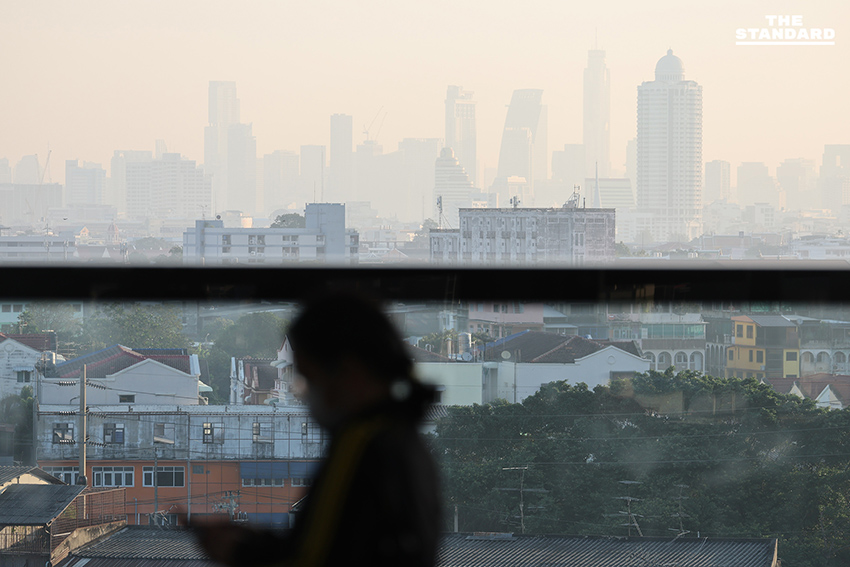 กรุงเทพ ฝุ่น PM 2.5 พุ่งเกินมาตรฐาน 5 เขต ‘หนองแขม’ อันดับ 1 เตือนแนวโน้มสูงขึ้น 3