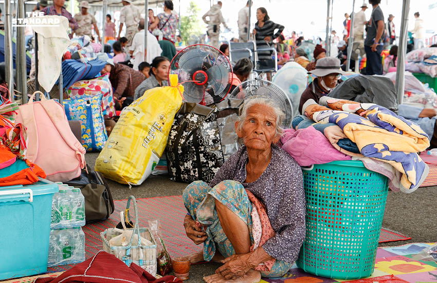 ชาวไทย-ชาวกัมพูชาที่อาศัยอยู่ใกล้ชายแดนหลายแสนคน อพยพไปยังพื้นที่ปลอดภัย 1