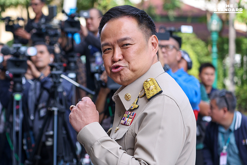 นายกฯ ชูกำปั้นสู้เหตุปะทะชายแดน ก่อนถกวาระ ครม. จับตาถกแผนซื้อคืนสัมปทานรถไฟฟ้า 4 สาย ลดค่าใช้จ่ายประชาชน 1