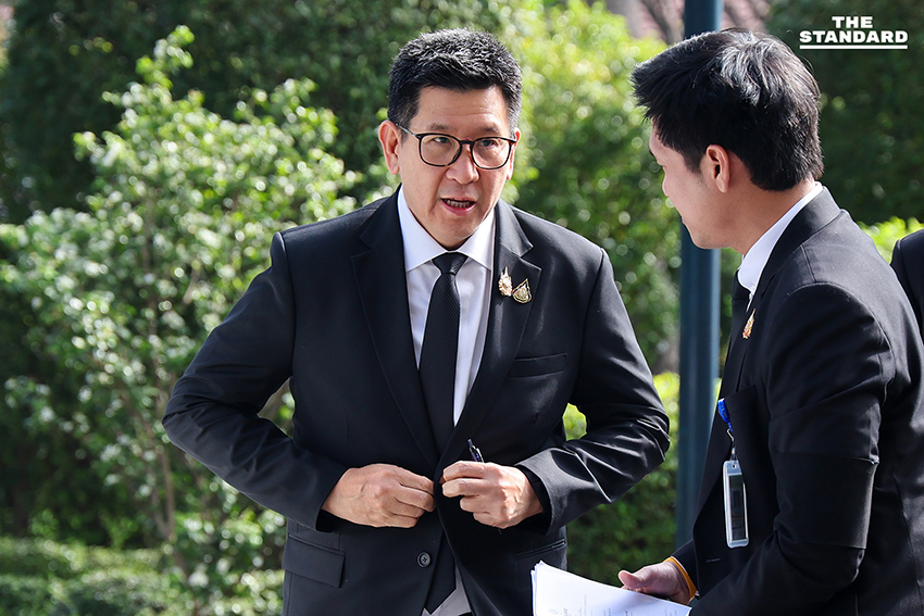 นายกฯ ชูกำปั้นสู้เหตุปะทะชายแดน ก่อนถกวาระ ครม. จับตาถกแผนซื้อคืนสัมปทานรถไฟฟ้า 4 สาย ลดค่าใช้จ่ายประชาชน 4