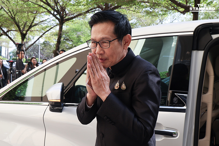 นายกฯ ชูกำปั้นสู้เหตุปะทะชายแดน ก่อนถกวาระ ครม. จับตาถกแผนซื้อคืนสัมปทานรถไฟฟ้า 4 สาย ลดค่าใช้จ่ายประชาชน 9