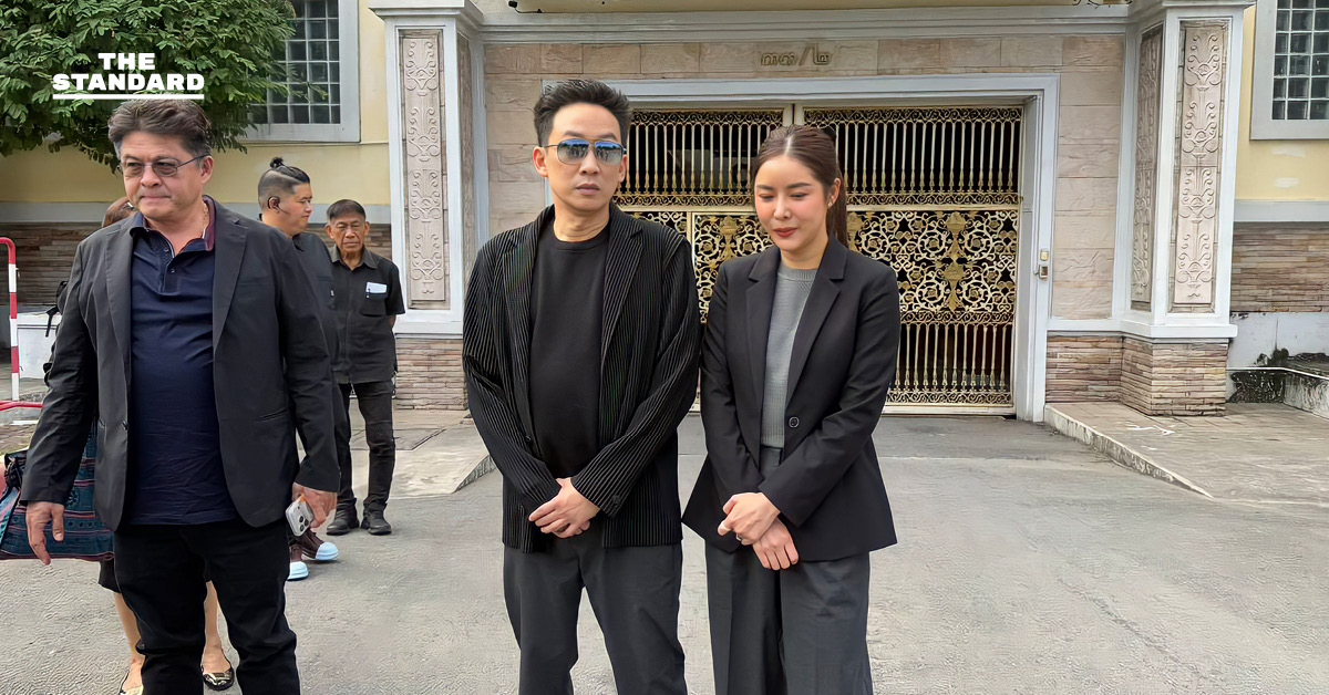 พานทองแท้พร้อมภรรยา เข้าเยี่ยมทักษิณที่เรือนจำครั้งที่ 25 ปัดคุยการเมืองหลังยุบสภา