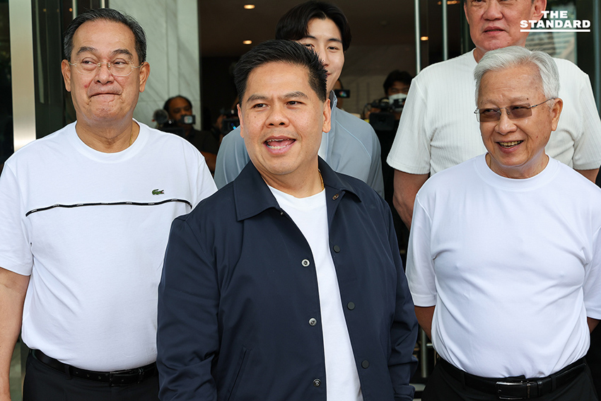 วราวุธ ขนอดีต สส. - แกนนำพรรคชาติไทยพัฒนา 12 คน สวมเสื้อภูมิใจไทย มั่นใจภูมิใจไทยเป็นแกนนำจัดตั้งรัฐบาล 2