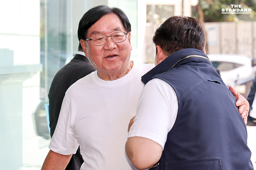 วราวุธ ขนอดีต สส. - แกนนำพรรคชาติไทยพัฒนา 12 คน สวมเสื้อภูมิใจไทย มั่นใจภูมิใจไทยเป็นแกนนำจัดตั้งรัฐบาล 3