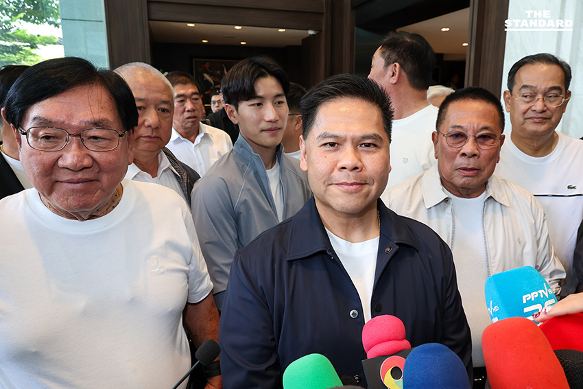 วราวุธ ขนอดีต สส. - แกนนำพรรคชาติไทยพัฒนา 12 คน สวมเสื้อภูมิใจไทย มั่นใจภูมิใจไทยเป็นแกนนำจัดตั้งรัฐบาล 4