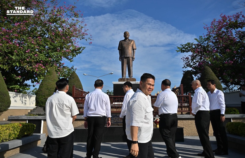 วราวุธนำทีม 5 อดีต สส.สุพรรณบุรี ไหว้อนุสาวรีย์บรรหาร เอาฤกษ์ก่อนสมัครเข้าภูมิใจไทย 15 ธ.ค. นี้ ย้ำไม่ทิ้งคนสุพรรณฯ 1