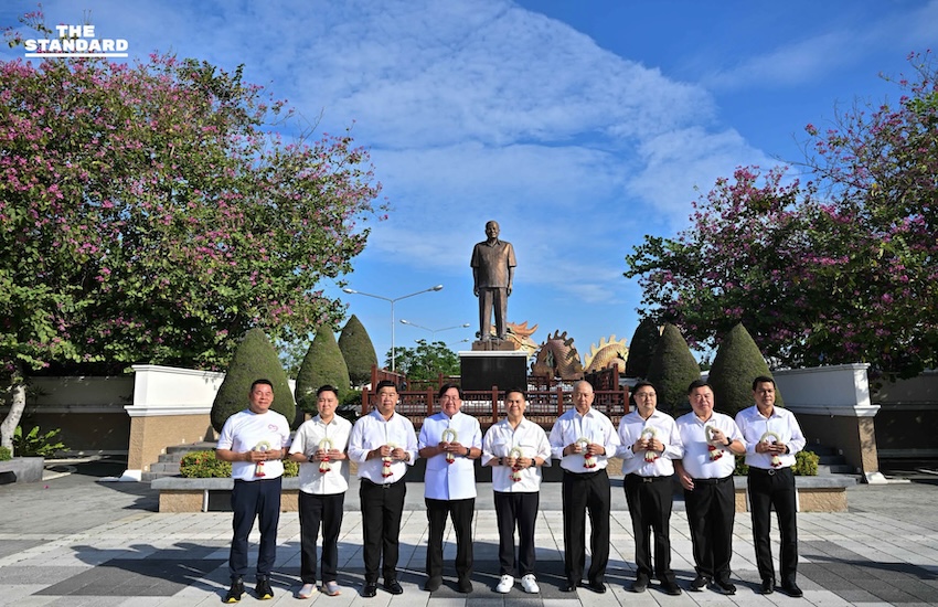 วราวุธนำทีม 5 อดีต สส.สุพรรณบุรี ไหว้อนุสาวรีย์บรรหาร เอาฤกษ์ก่อนสมัครเข้าภูมิใจไทย 15 ธ.ค. นี้ ย้ำไม่ทิ้งคนสุพรรณฯ 3