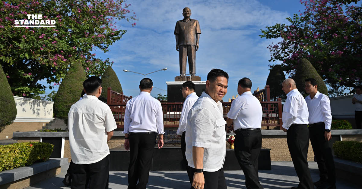 วราวุธนำทีม 5 อดีต สส.สุพรรณบุรี ไหว้อนุสาวรีย์บรรหาร เอาฤกษ์ก่อนสมัครเข้าภูมิใจไทย 15 ธ.ค. นี้ ย้ำไม่ทิ้งคนสุพรรณฯ