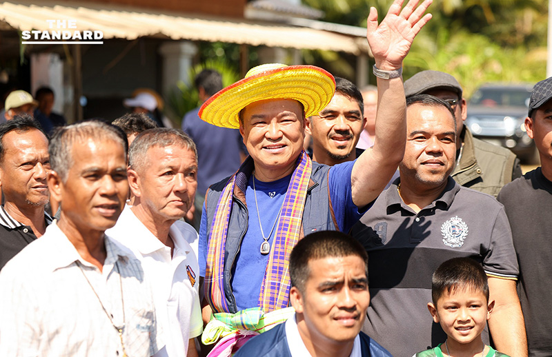 อนุทิน ชาญวีรกูล และผู้สมัคร สส. พรรคภูมิใจไทย พบปะประชาชนที่ตลาดสดเขาปีบ จ.ชุมพร