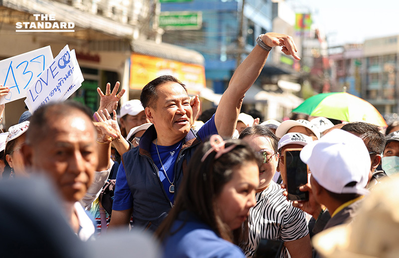 อนุทิน ชาญวีรกูล และผู้สมัคร สส. พรรคภูมิใจไทย พบปะประชาชนที่ตลาดสดเขาปีบ จ.ชุมพร