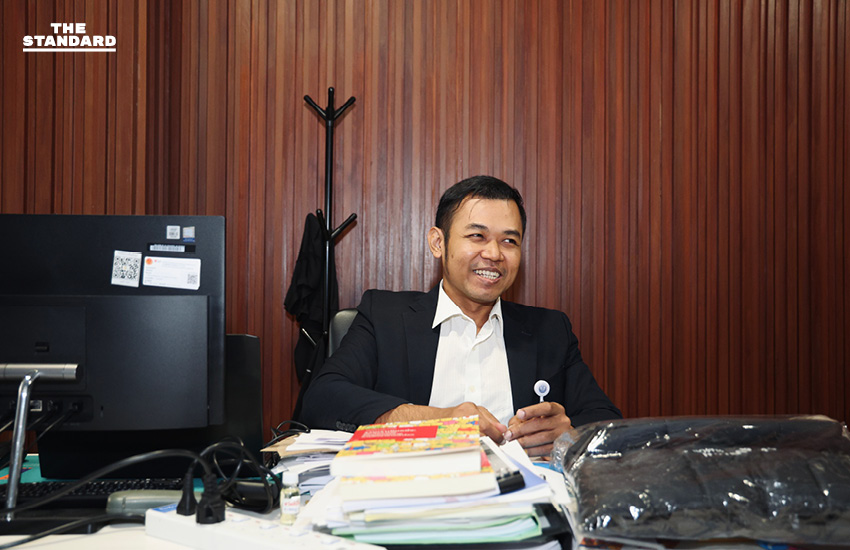 เทวฤทธิ์ มณีฉาย สมาชิกวุฒิสภา ขณะให้สัมภาษณ์ถึงประสบการณ์การทำงานในสภา